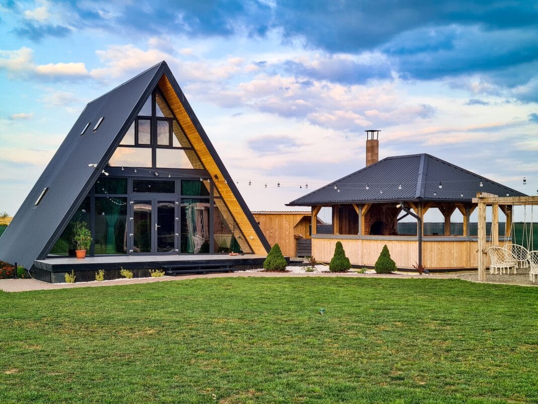 Mały dom szkieletowy 35 m² vs 70 m² do 200 tys. zł – co da się zamknąć w tym budżecie?
