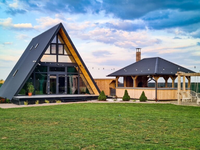 Mały dom szkieletowy 35 m² vs 70 m² do 200 tys. zł – co da się zamknąć w tym budżecie?