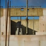 Szalunki tracone ICF ze styropianu: jak poprawnie betonować ściany, by uniknąć wybrzuszeń?